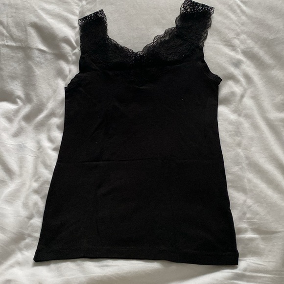 Uniqlo lace detail cami size XS - Picture 2 of 5